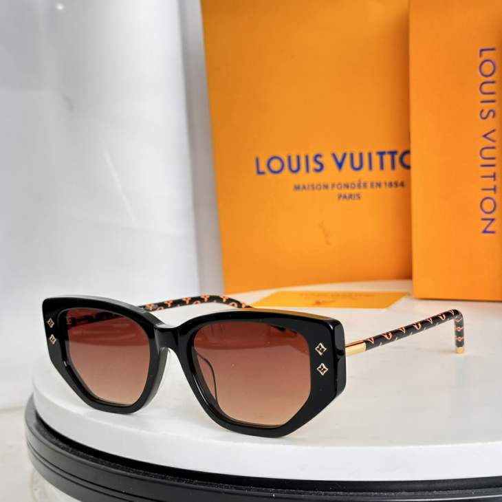 Picture of Louis Vuitton Sunglasses _SKUfw77644222fw